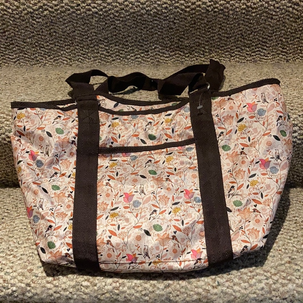 Light and sturdy tote.